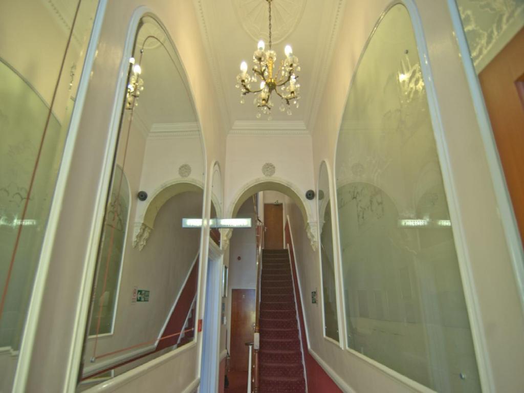 St George's 2*