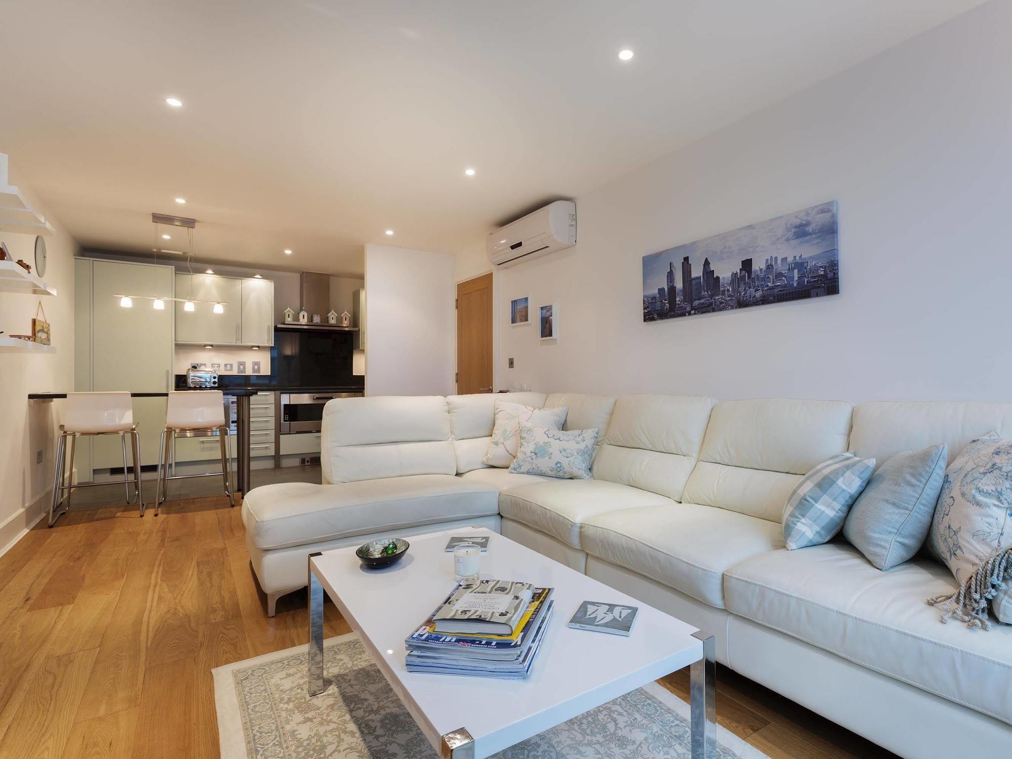 Veeve - Modernist Wharf Apartment *