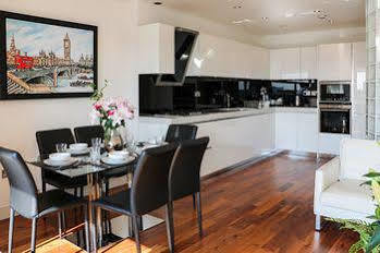 Courtyard & Penthouse Hotel 5*