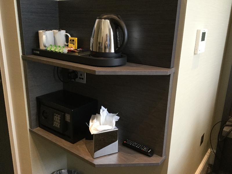 Mornington Victoria Hotel 4*