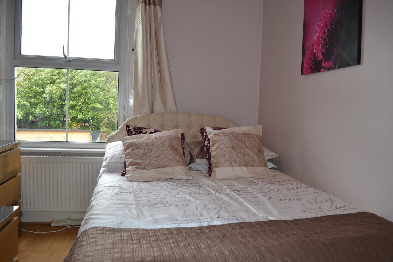 2 Bedroom House -ealing Semesterbostad
