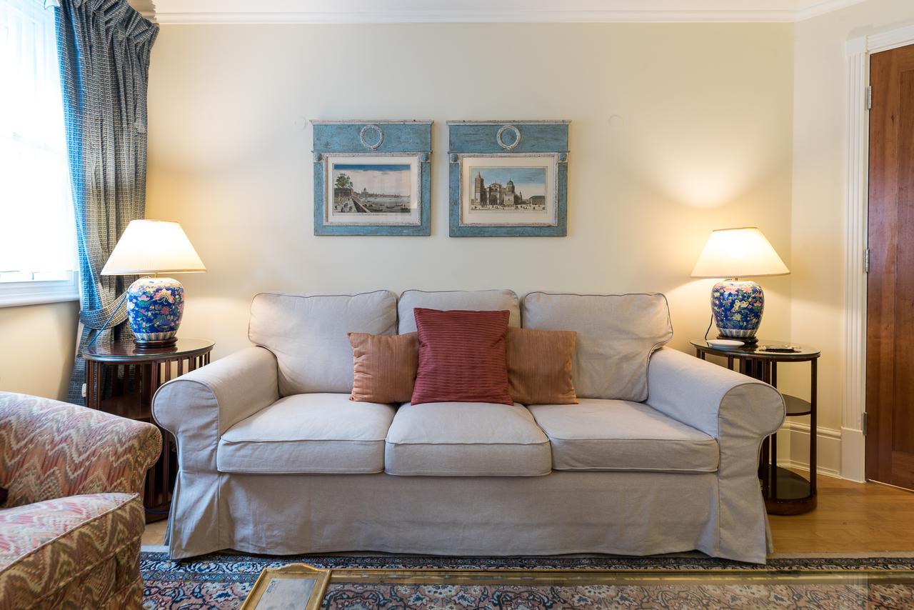 Dover Street Apartment *