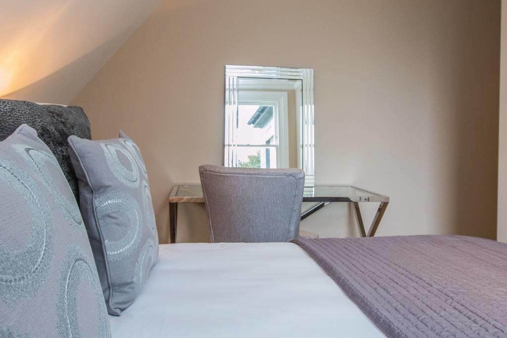 Ealing Apartment *