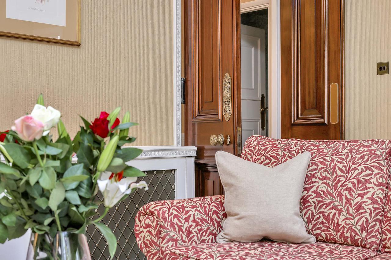 10 Curzon Street By Mansley Apartment