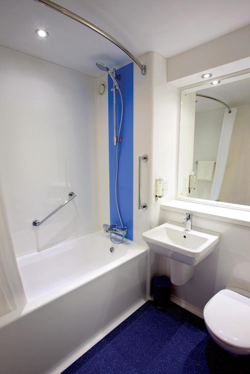 Travelodge Road Hotel