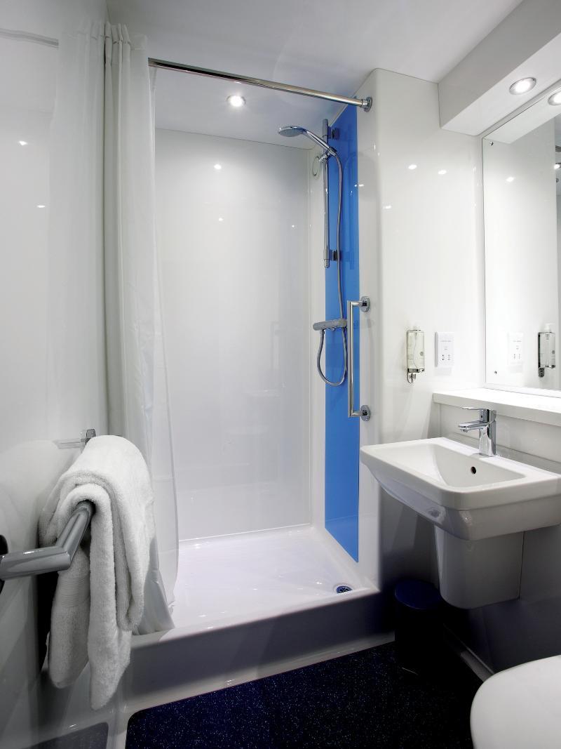 Travelodge Chessington Tolworth London