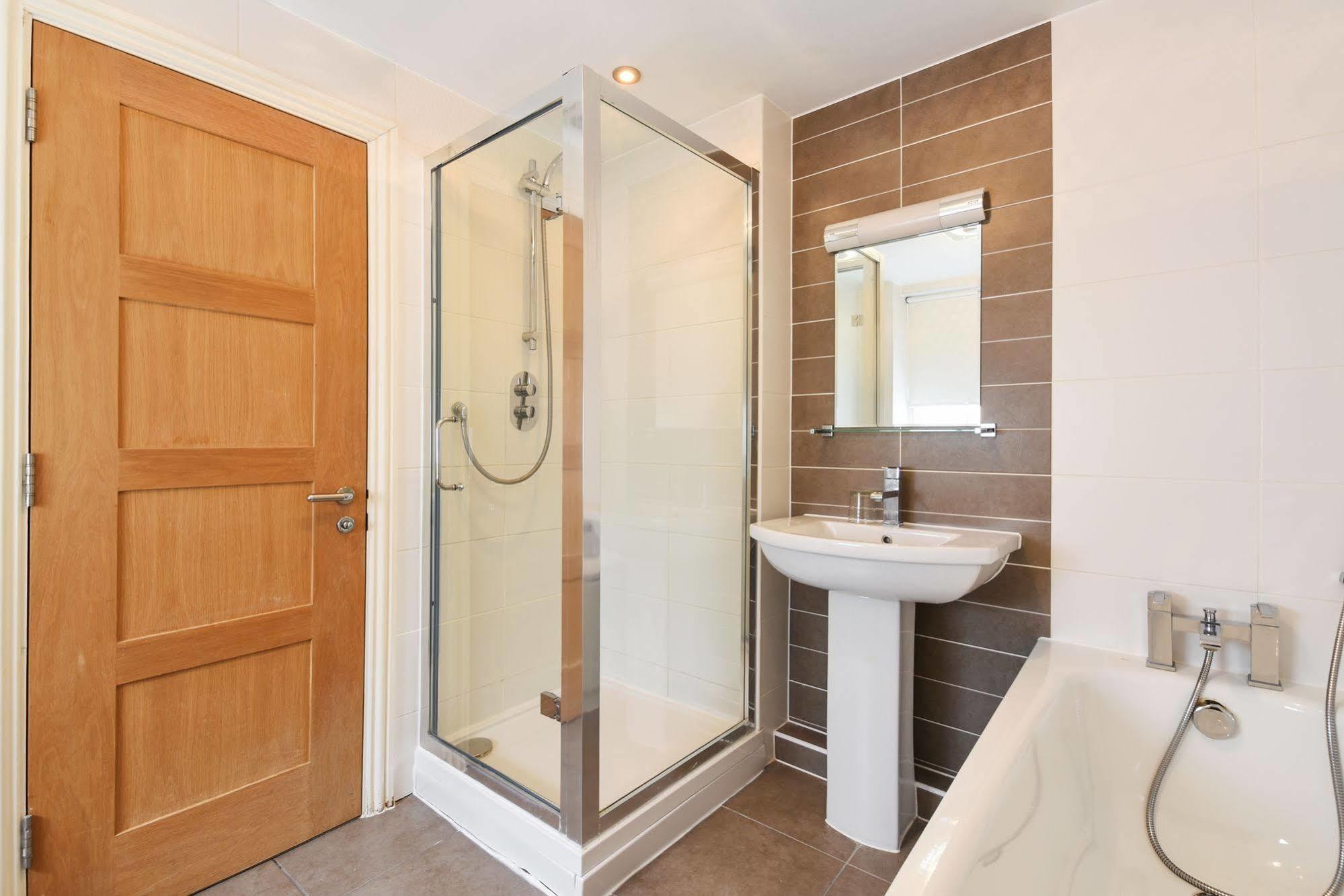 Inverness Place Apartment