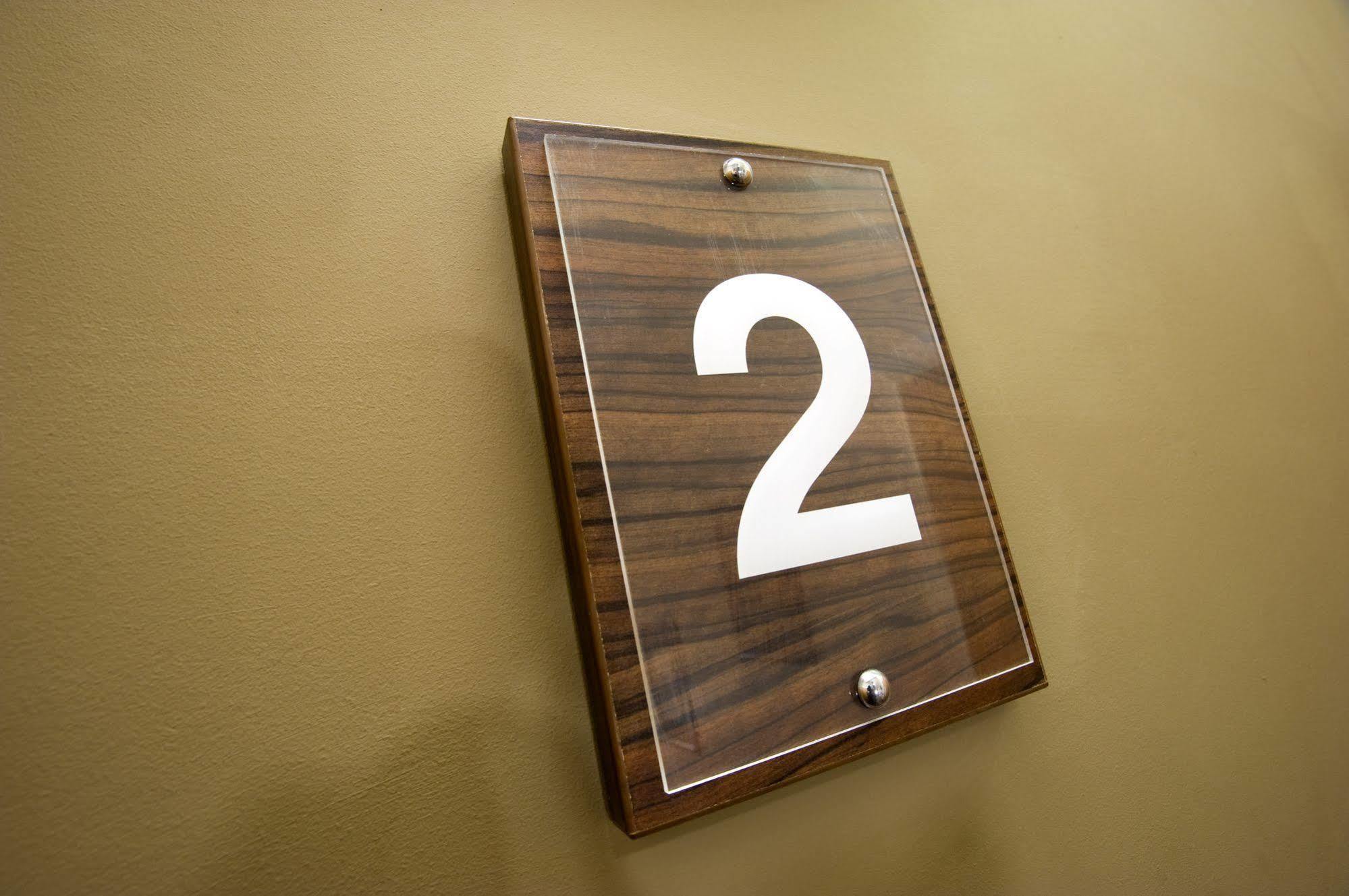 Eden Plaza Hotel 2*