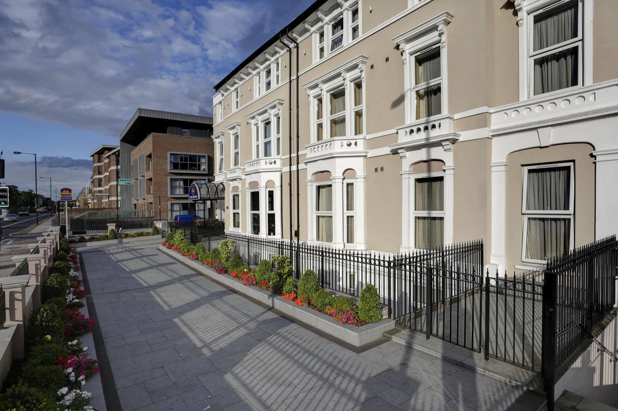 Western Highbury 3* London
