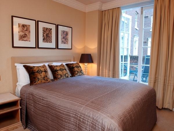 Park Lane Mews 4*