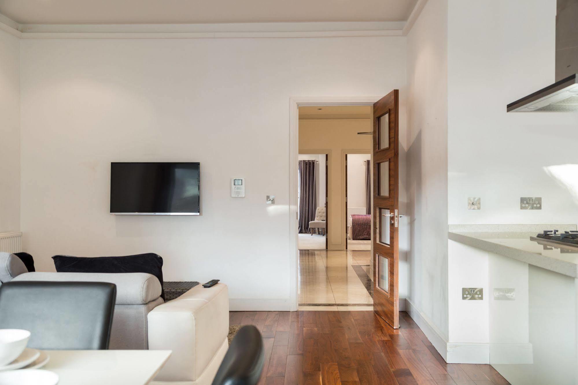 Courtyard & Penthouse Hotel
