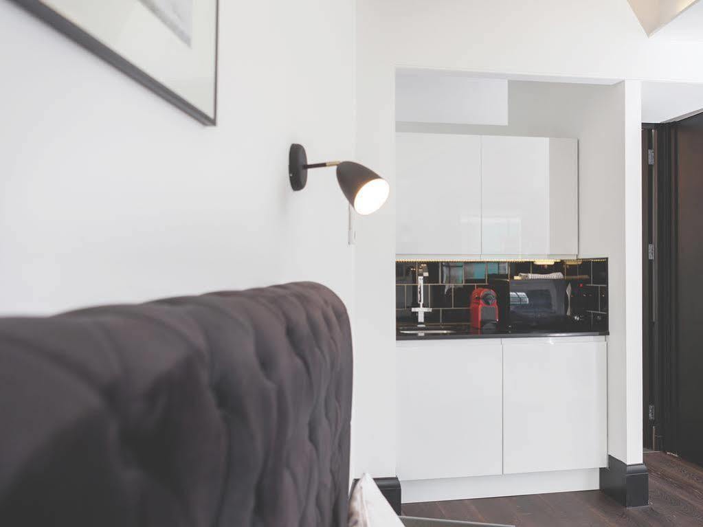 6 Portobello Road * London