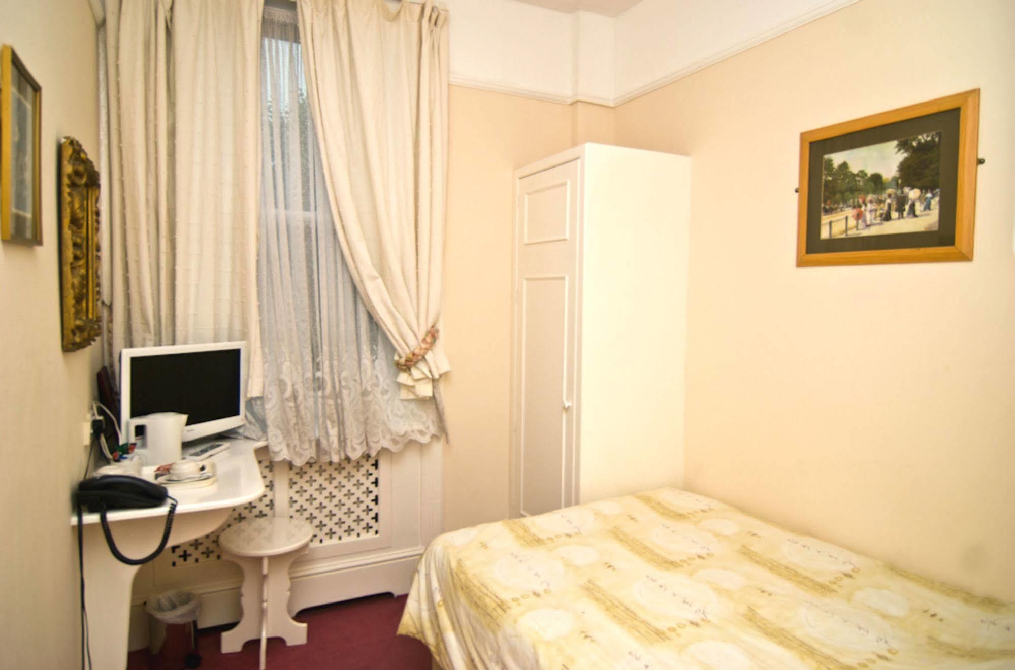 Maranton House Hotel 3*