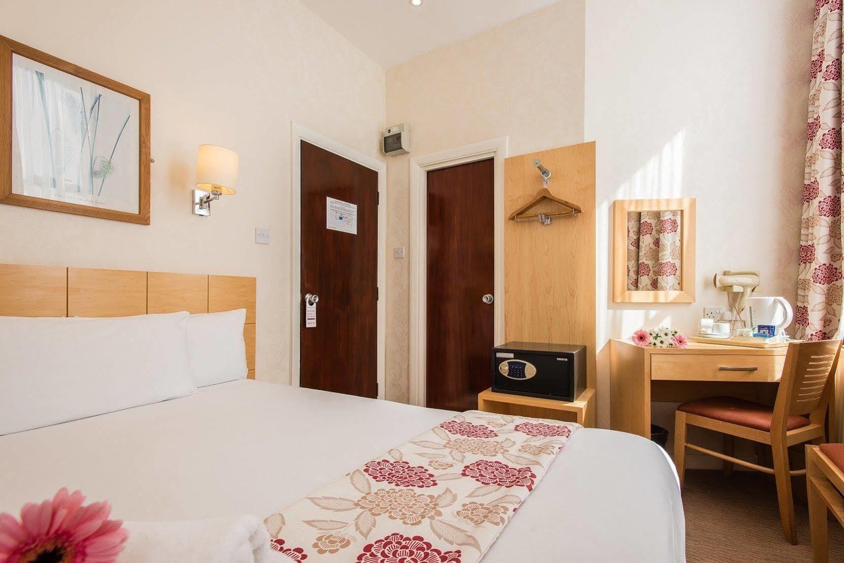 Hotel Oliver Plaza 4*