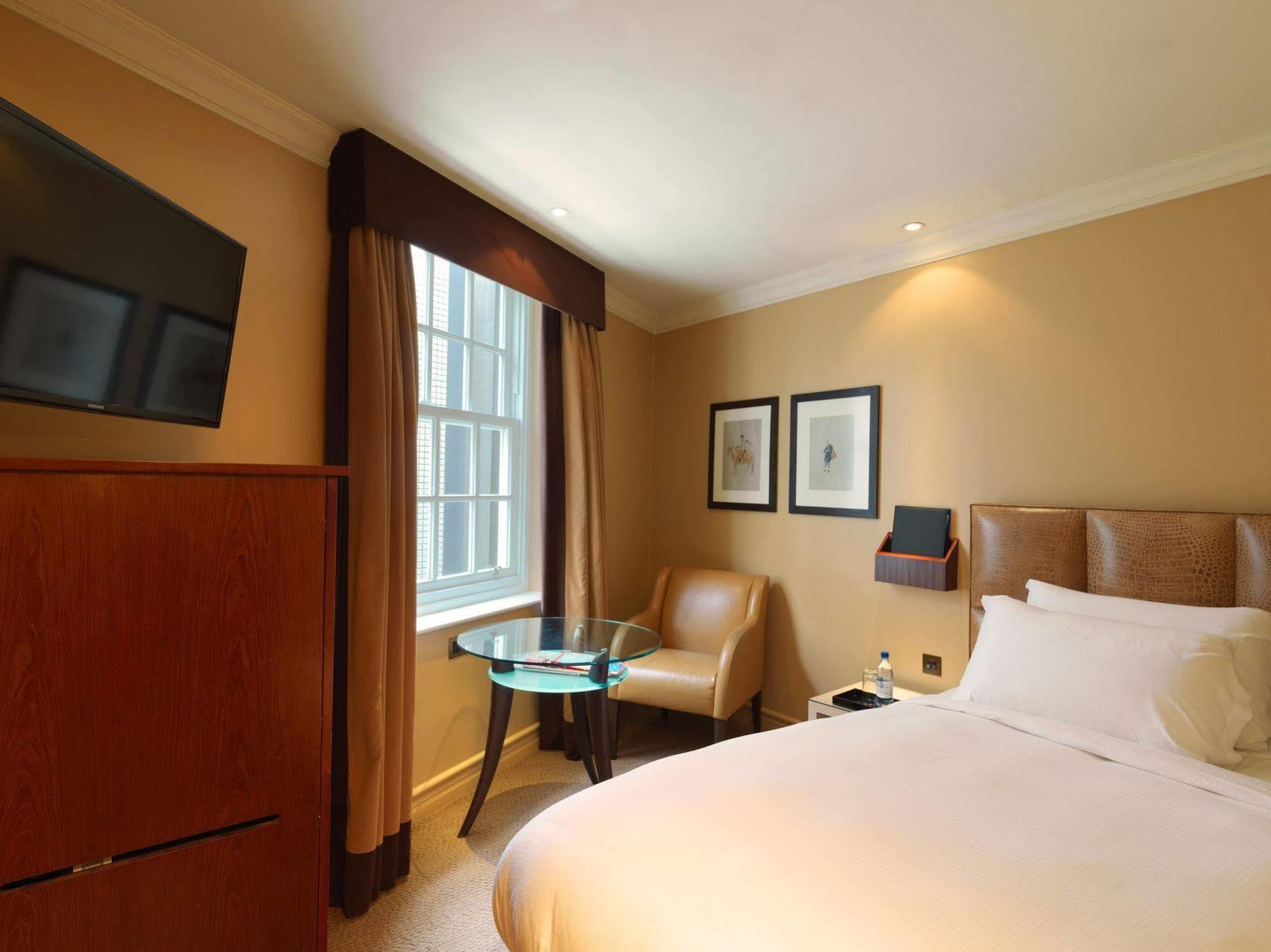 Radisson Blu Edwardian Berkshire Hotel, Hotel
