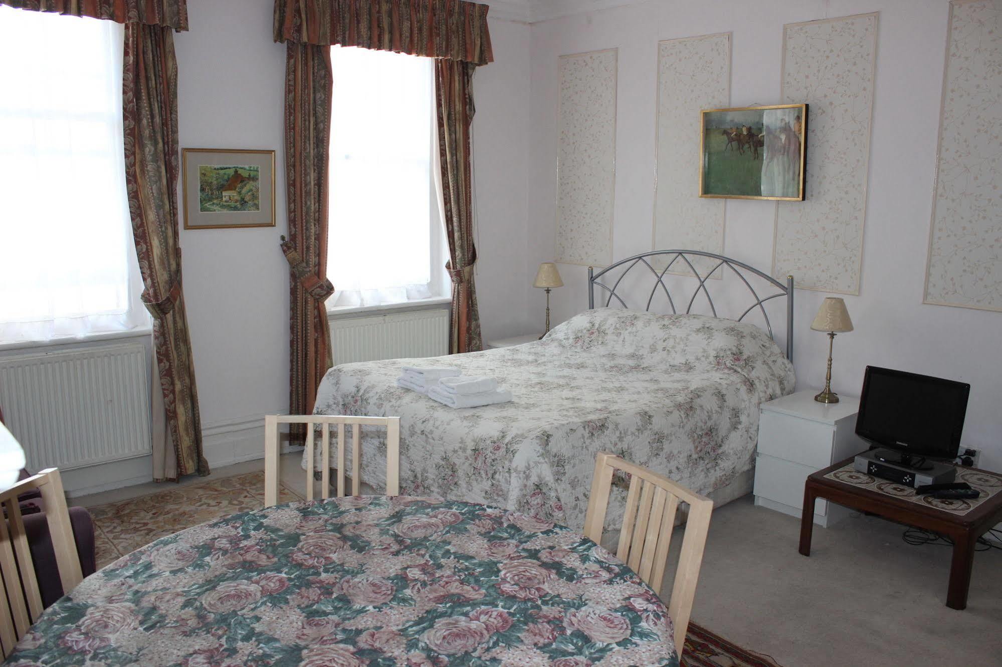 Kensingtoncourt Appart hôtel 3*