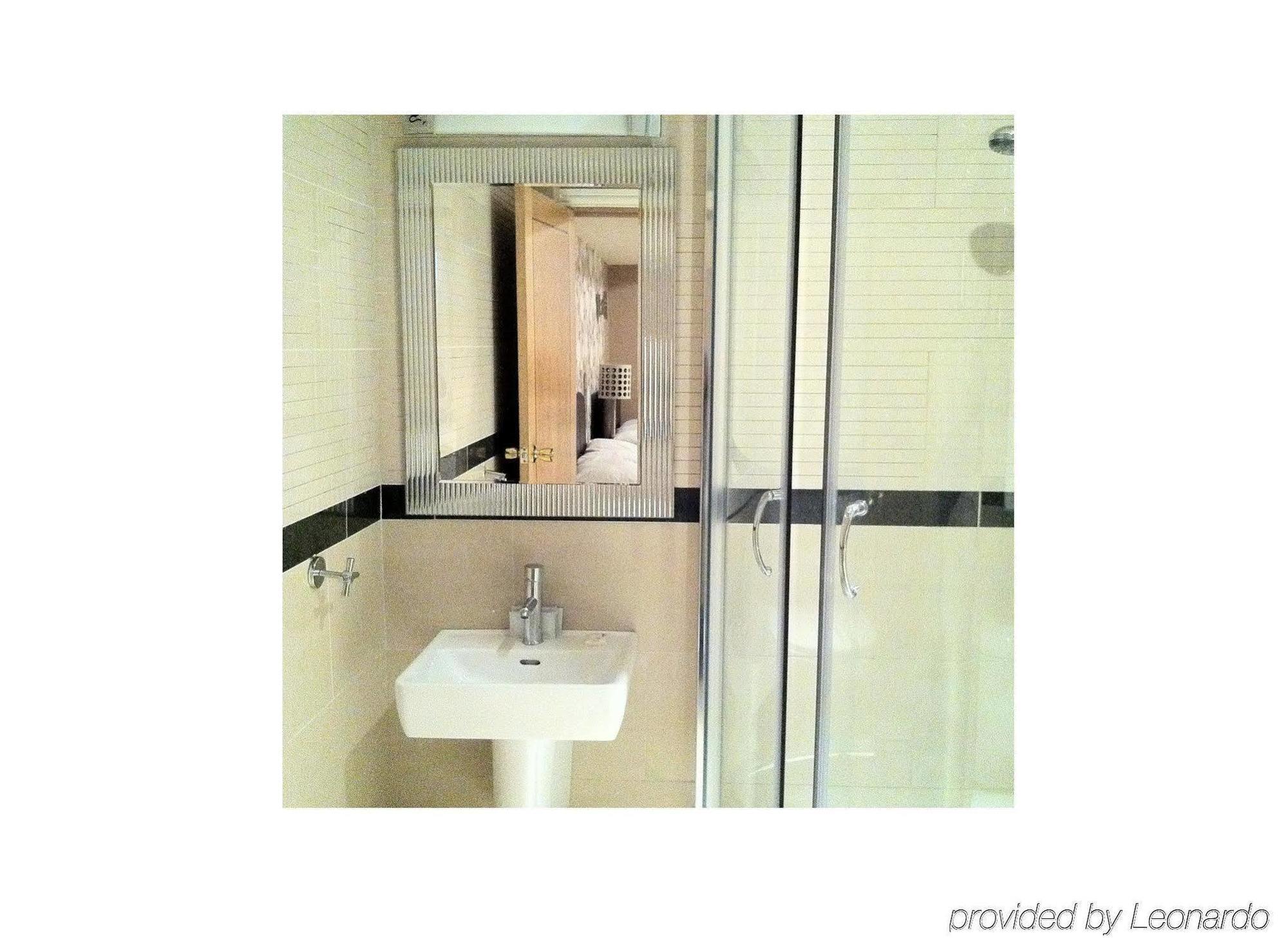 Linden House 3*