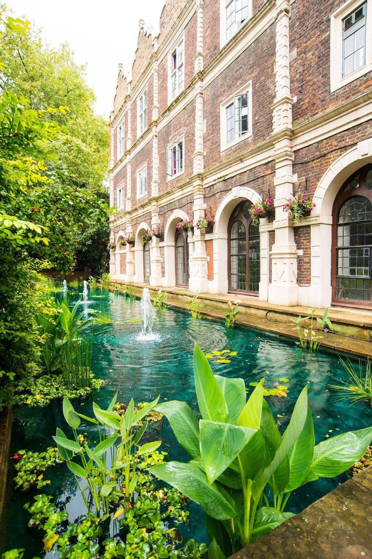 Yha Holland Park London