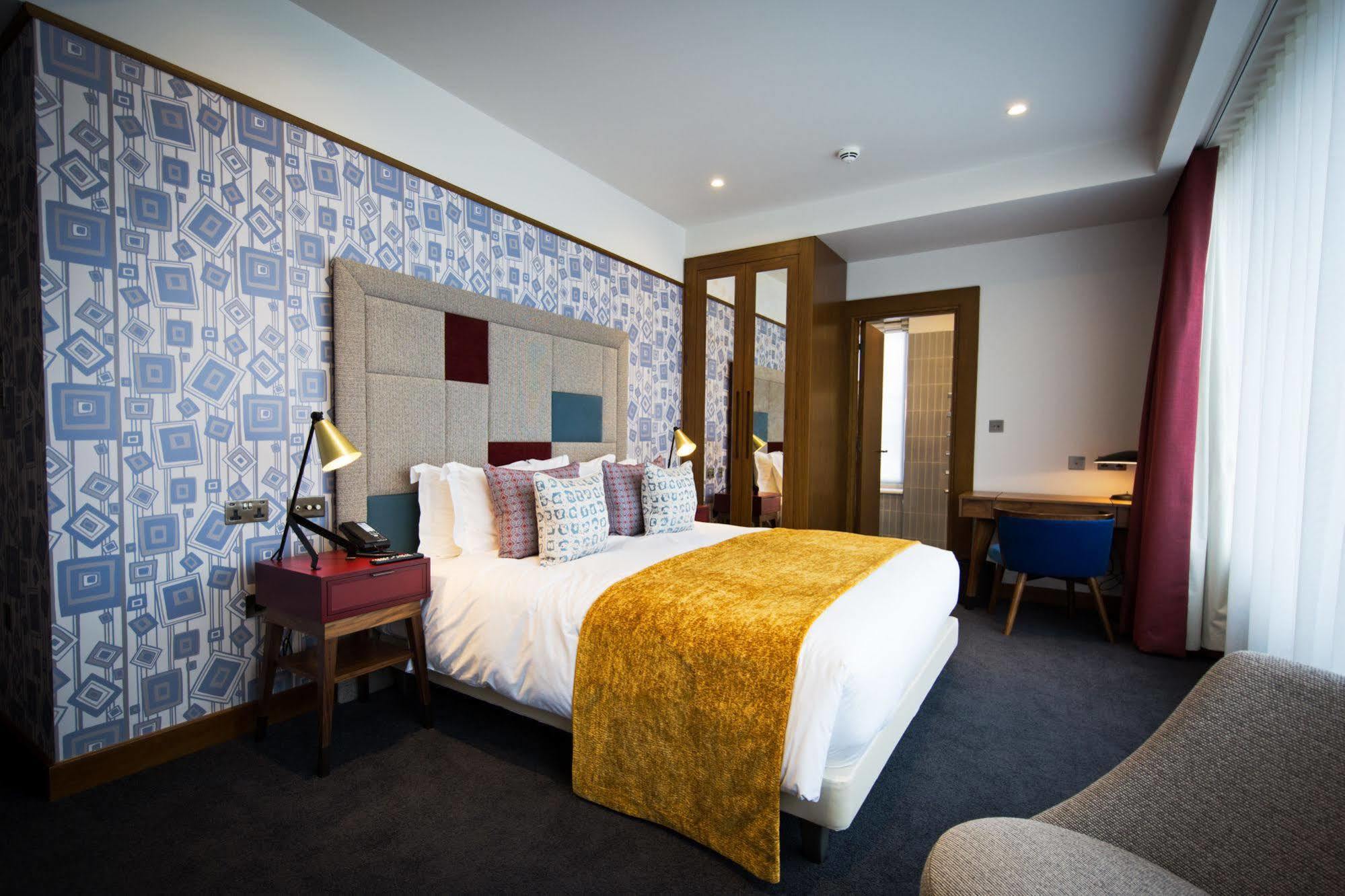 Devonshire Club & London