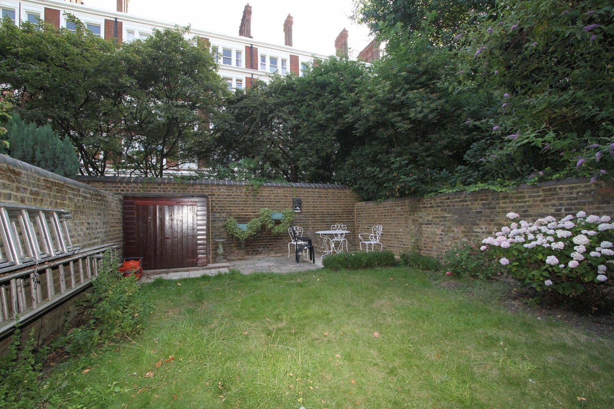 Ridgemount 2* London