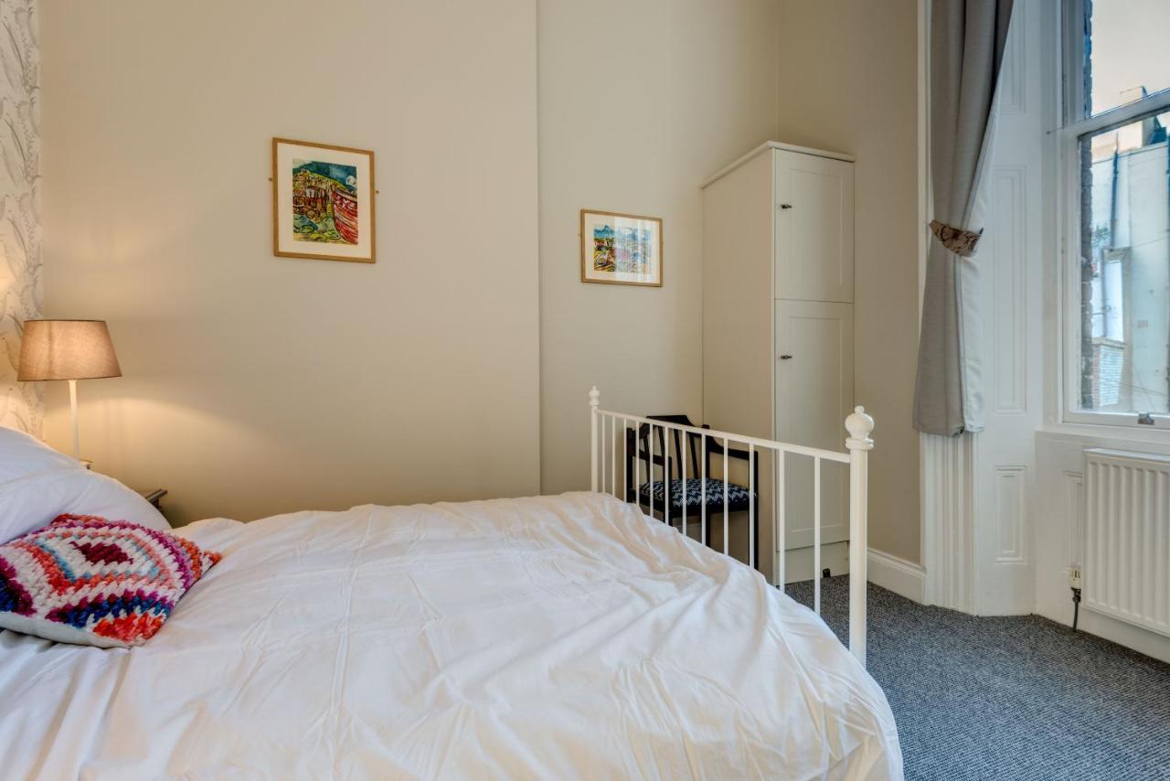 Apartment No.6 Beautifully Presented Seafront Apartment