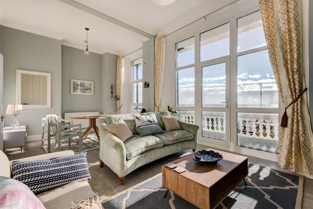 No.6 Beautifully Presented Seafront Apartment