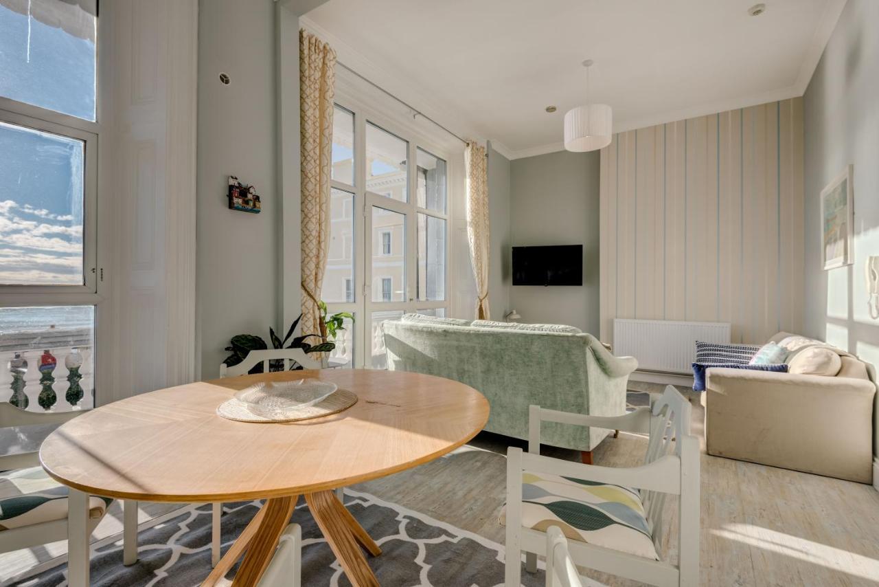 No.6 Beautifully Presented Seafront Apartment London