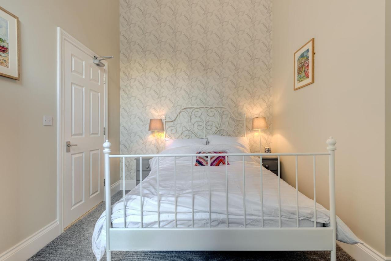 No.6 Beautifully Presented Seafront Apartment * London
