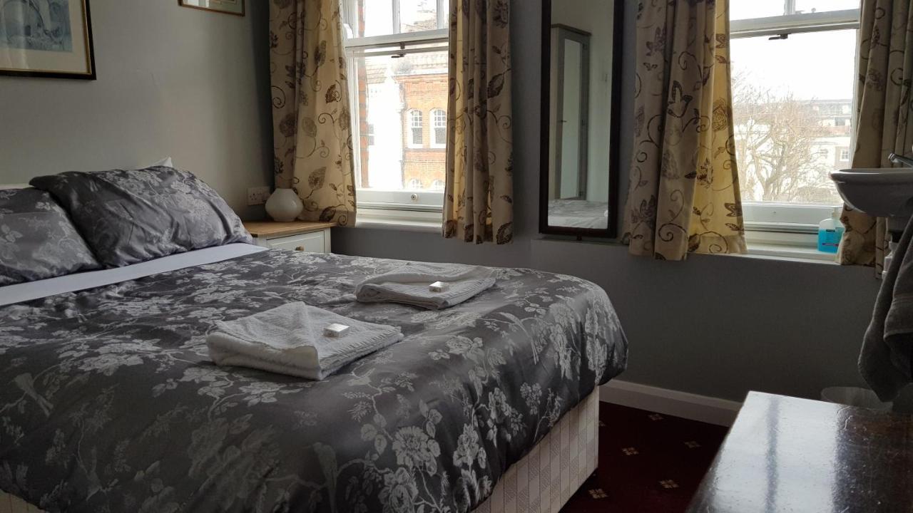 Oakley Hotell London