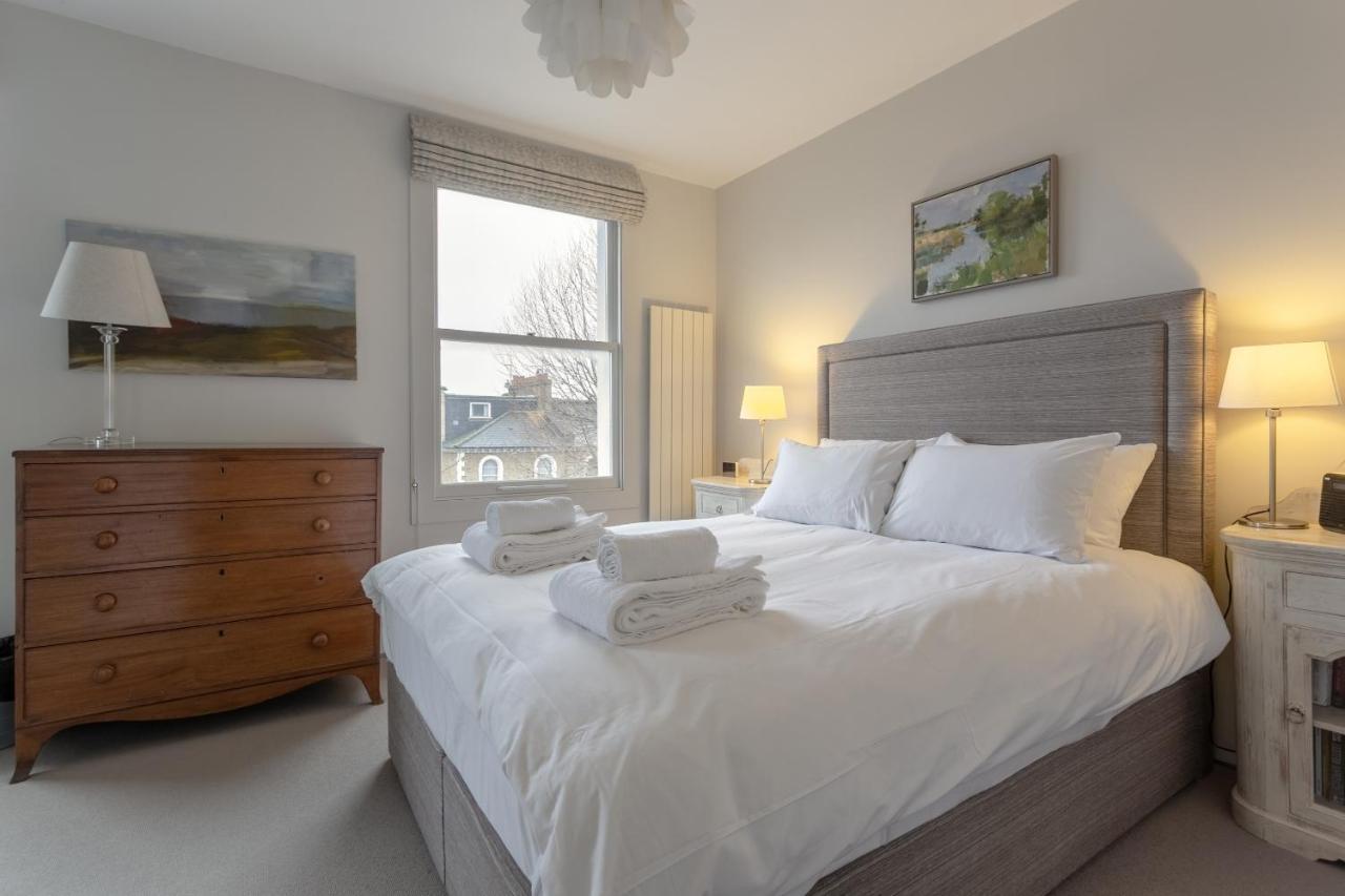 2 Bedroom Hammersmith Grove Sleeps 4 Appartement Londres