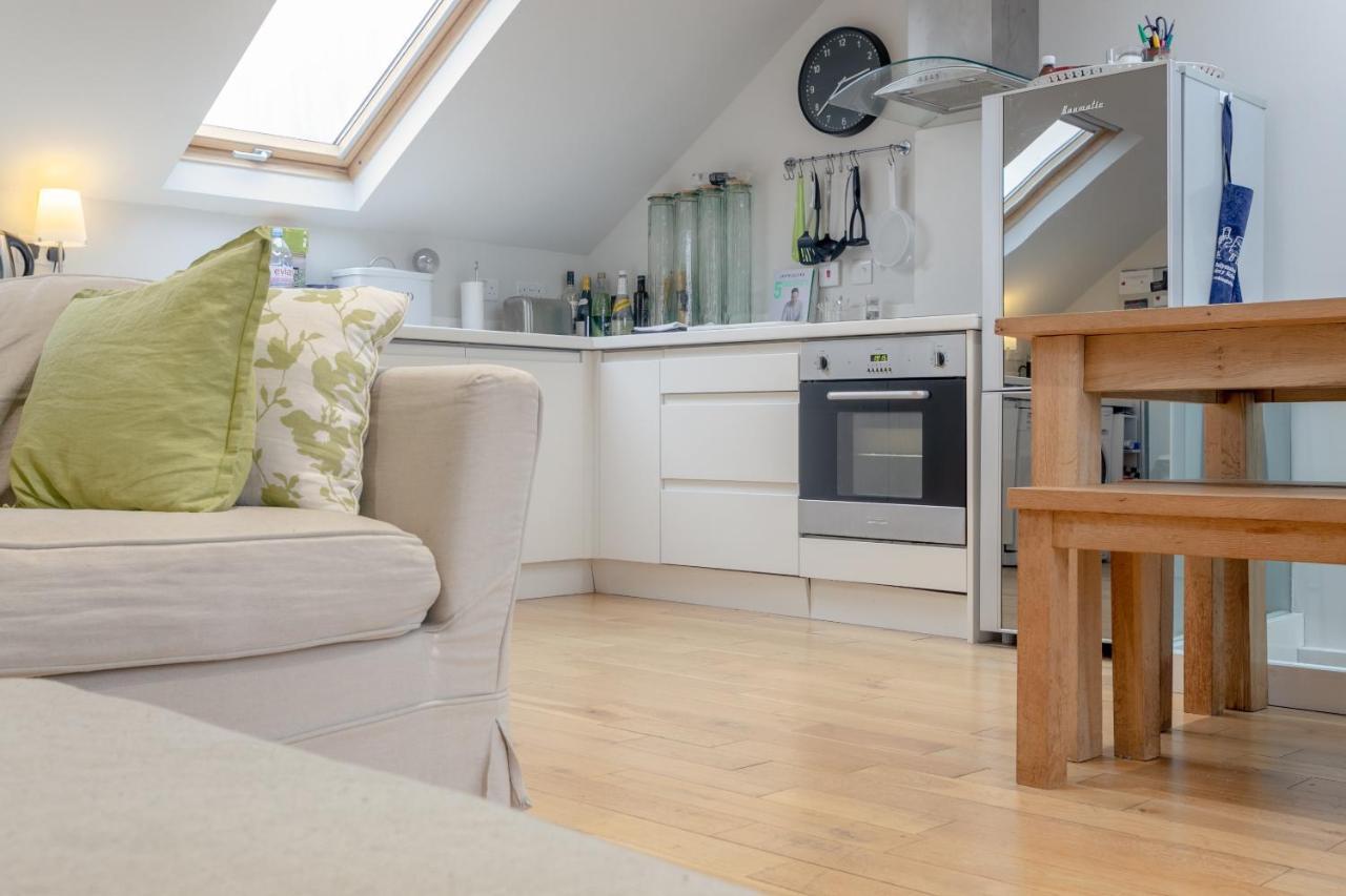 2 Bedroom Hammersmith Grove Sleeps 4 Appartement Londres