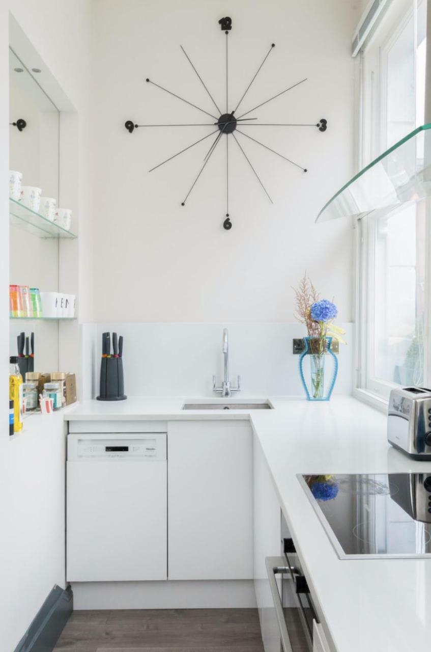 Beautiful 1 Bedroom Ovington Square