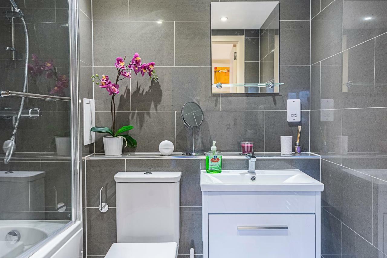 Canary Wharf/docklands/excel Spacious Apt E14 Lägenhet London