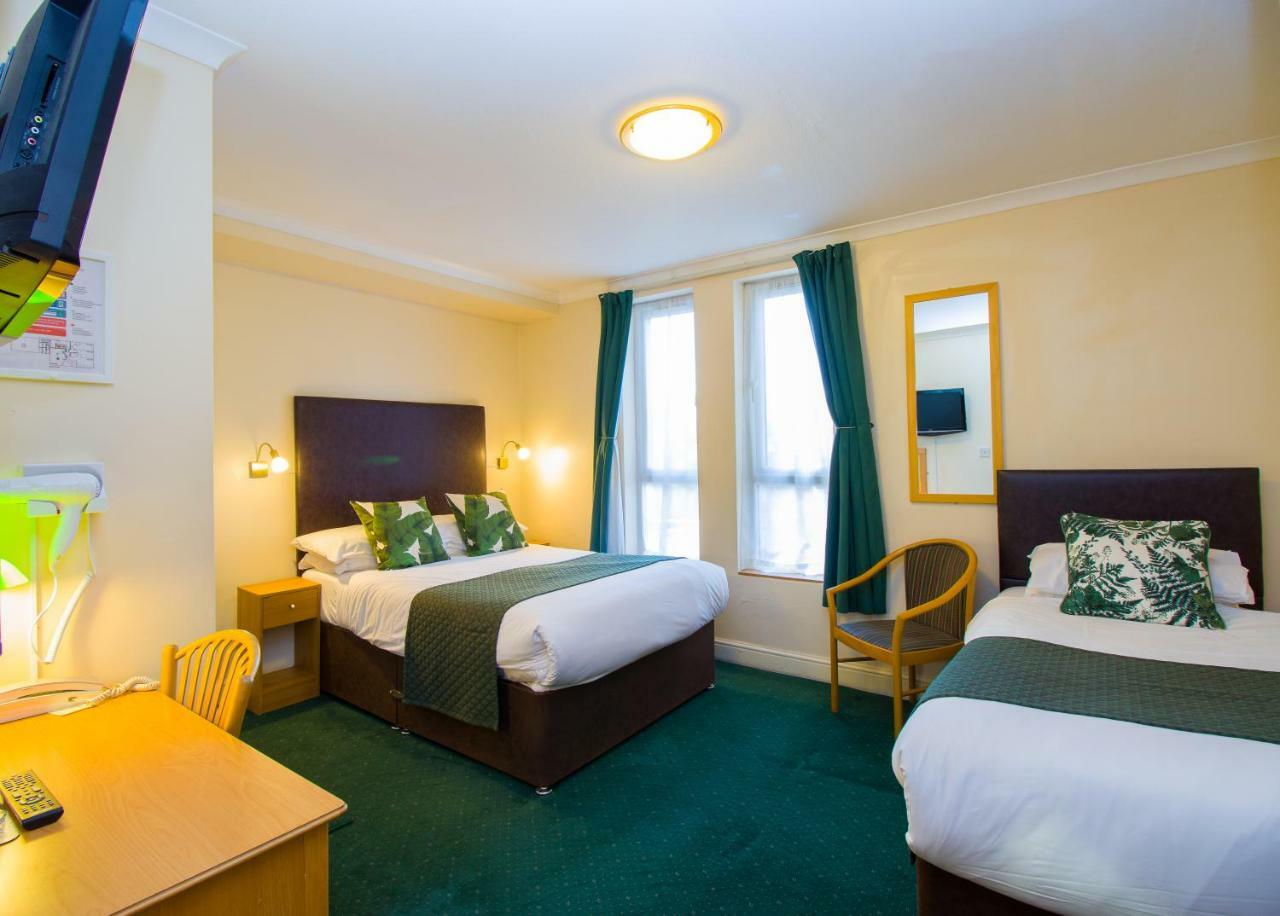Town 3* London