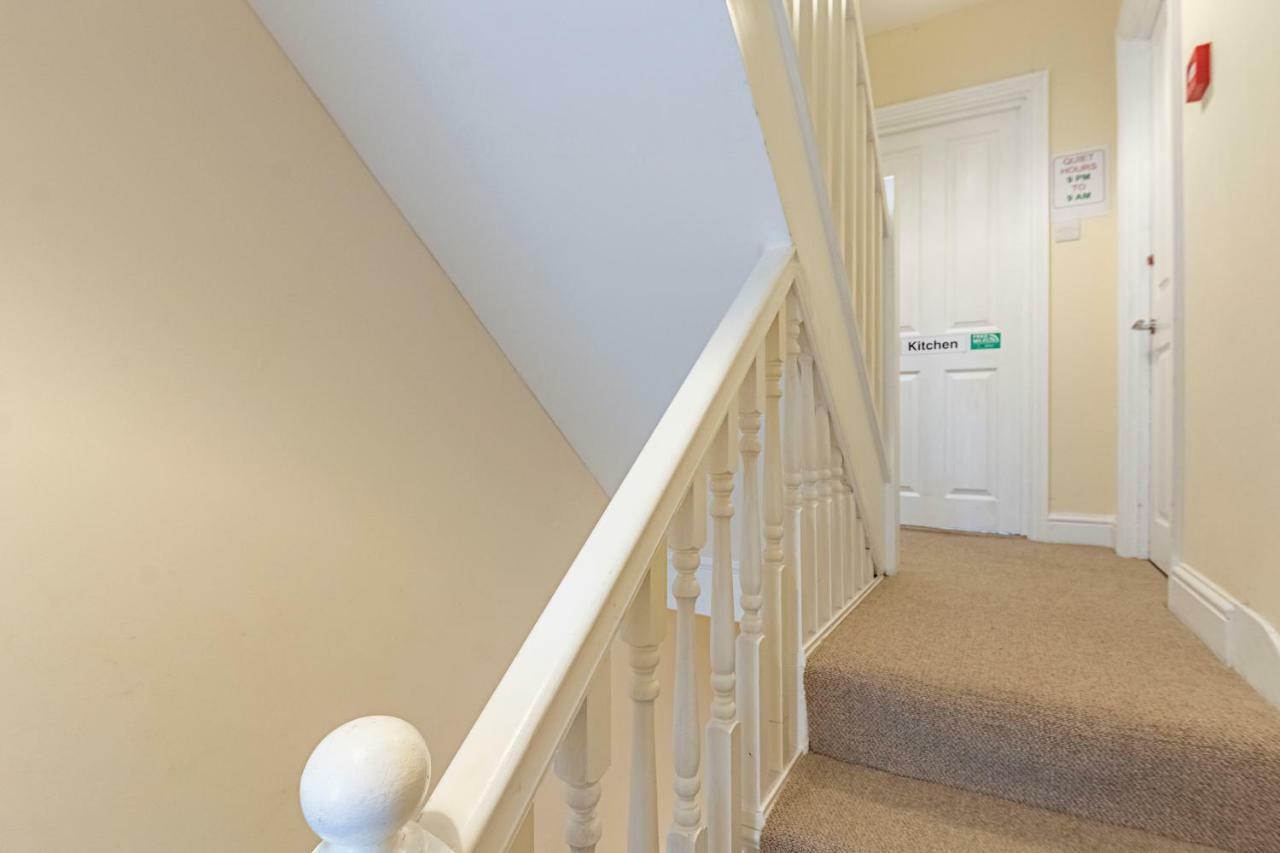 Guest house Greyhound Road 3*