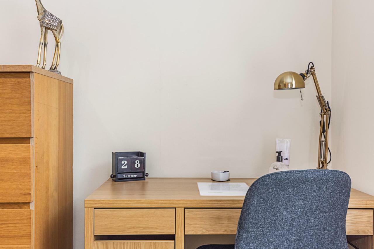Guest house Greyhound Road London