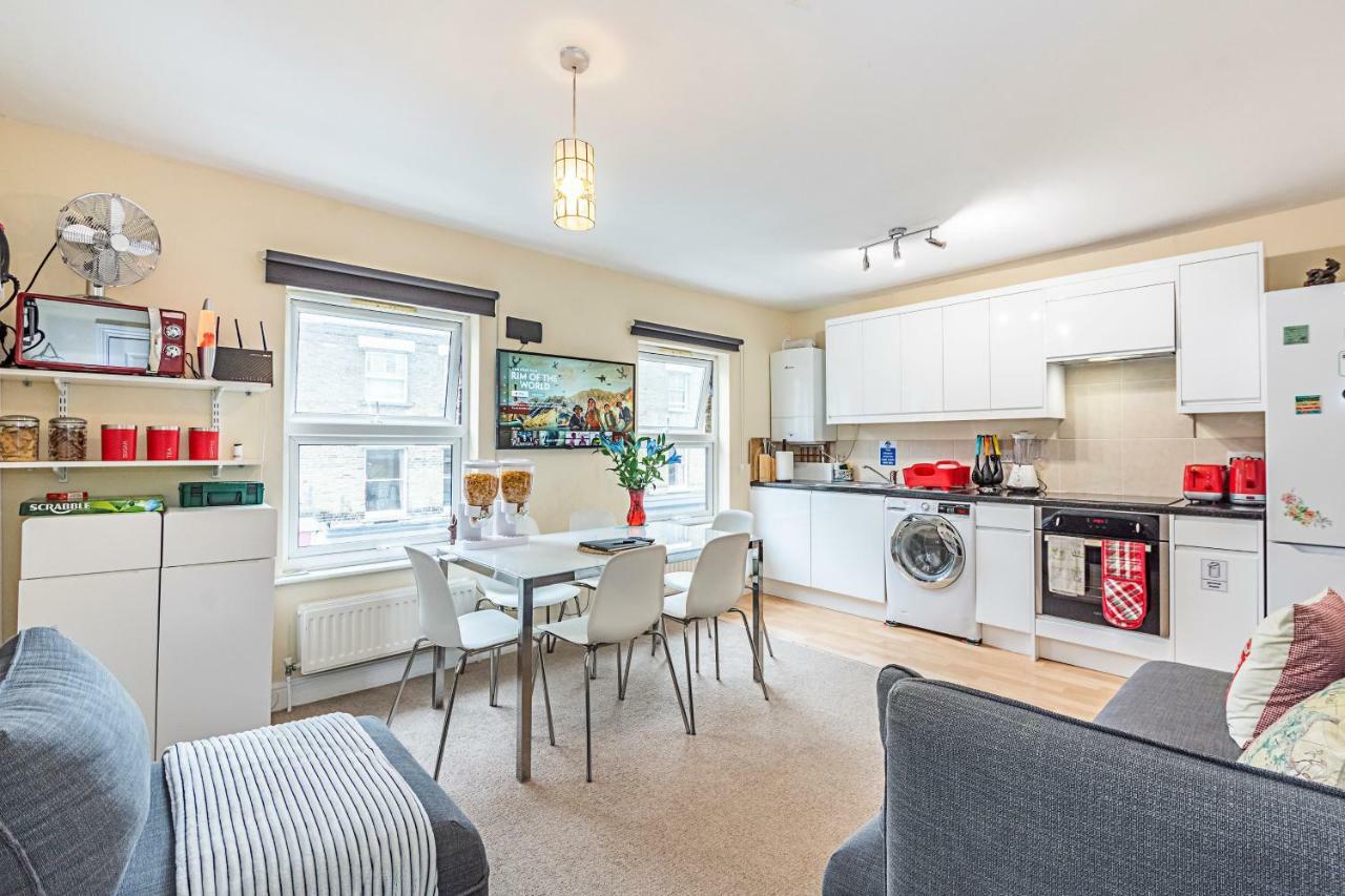 Guest house Greyhound Road London