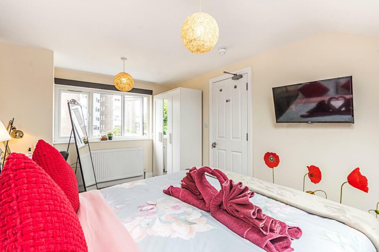 Guest house Greyhound Road