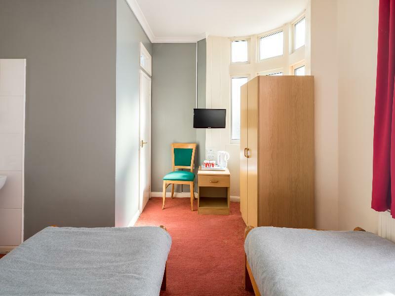 Bros Hotell 3*