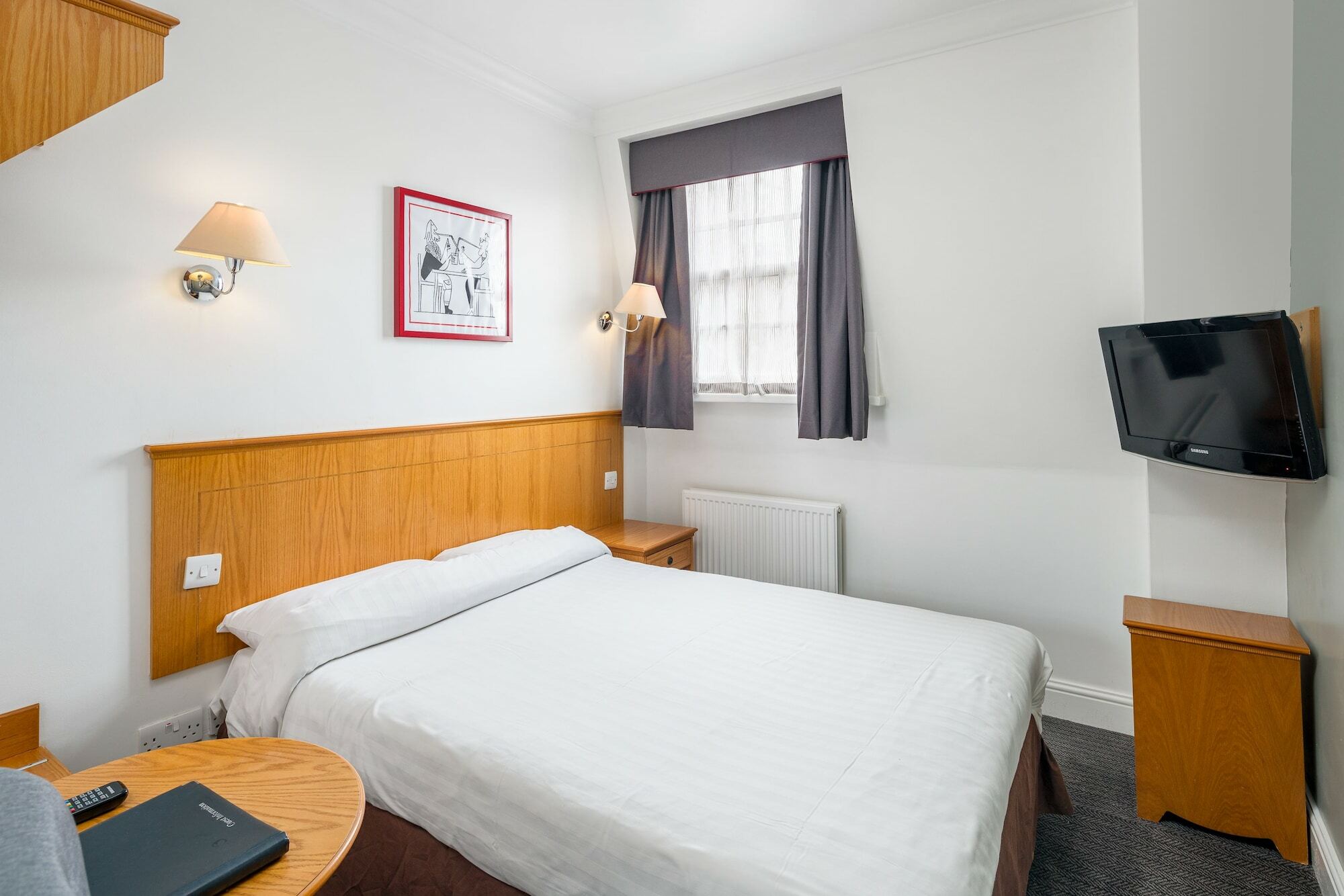Oyo Townhouse New England, Victoria Hotel 3*
