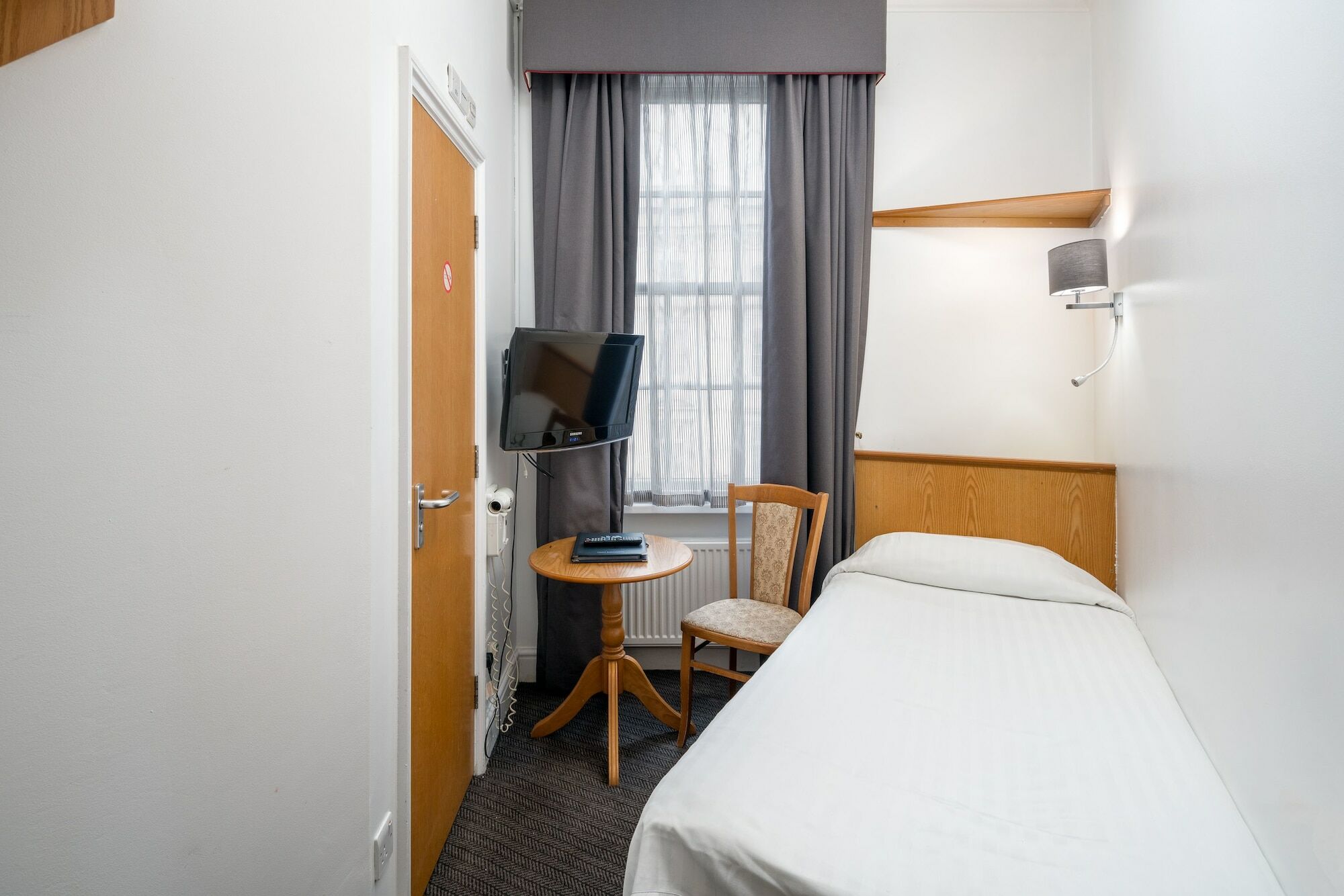 Oyo Townhouse New England, Victoria Hotel London