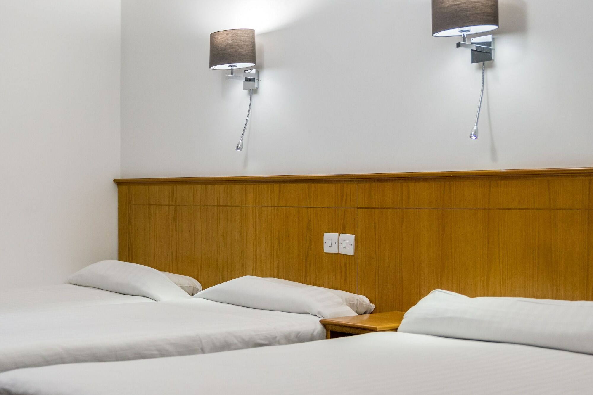 Oyo Townhouse New England, Victoria Hotel