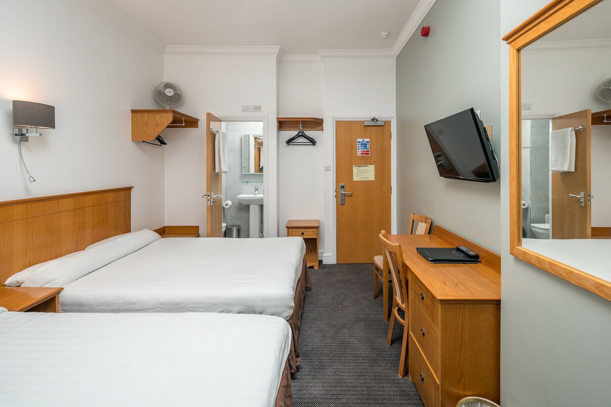 Oyo Townhouse New England, Victoria Hotel London