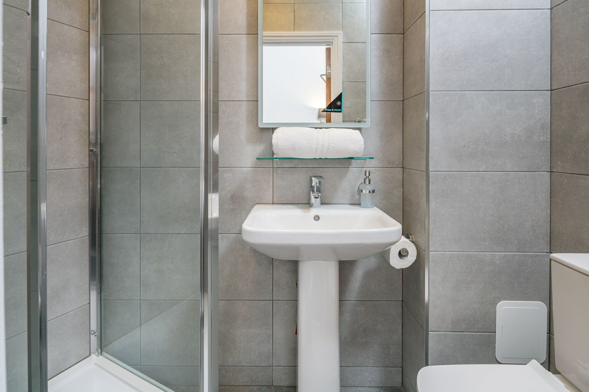 Oyo Townhouse New England, Victoria Hotel London