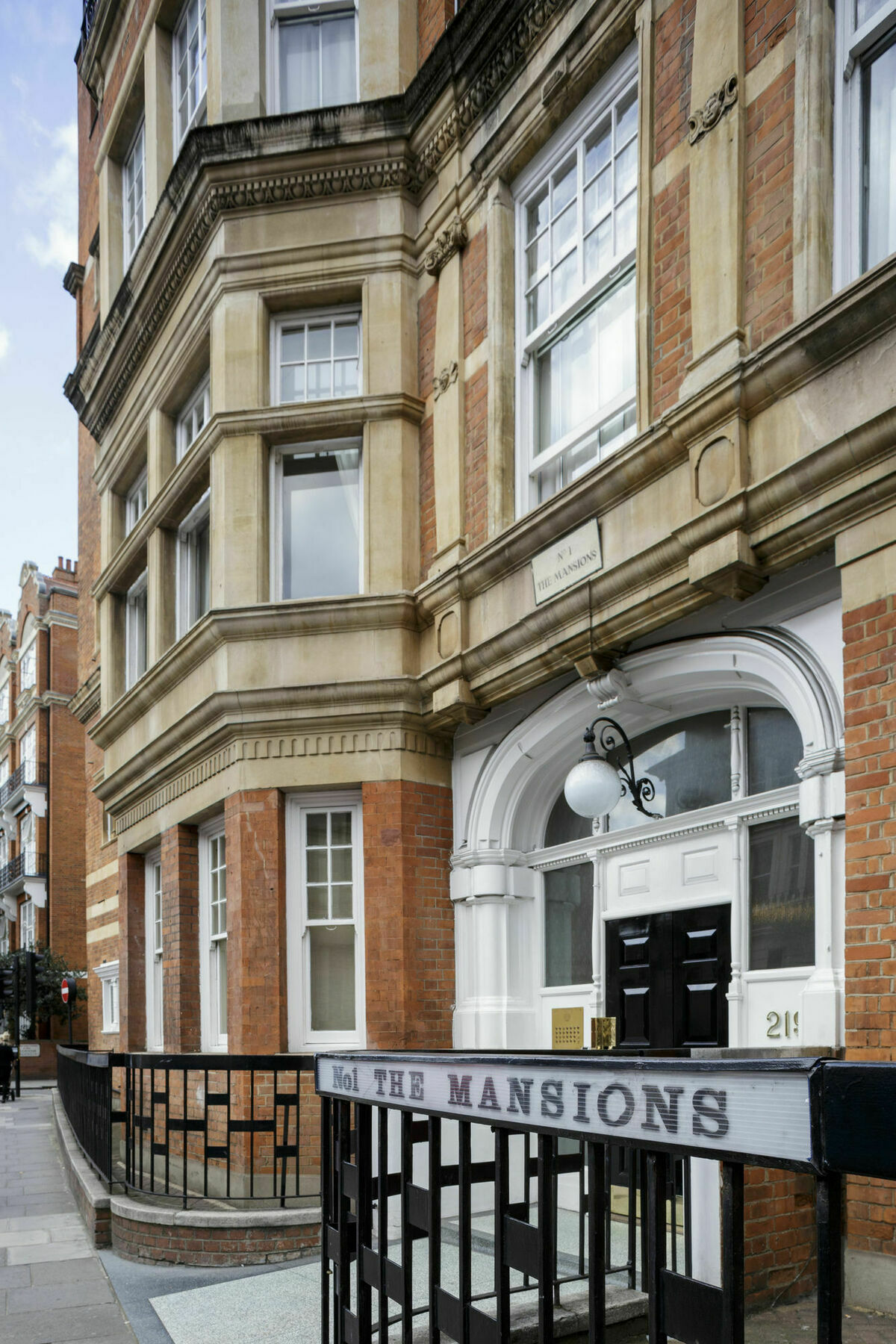 No1 The Mansions By Mansley Aparthotel 4*