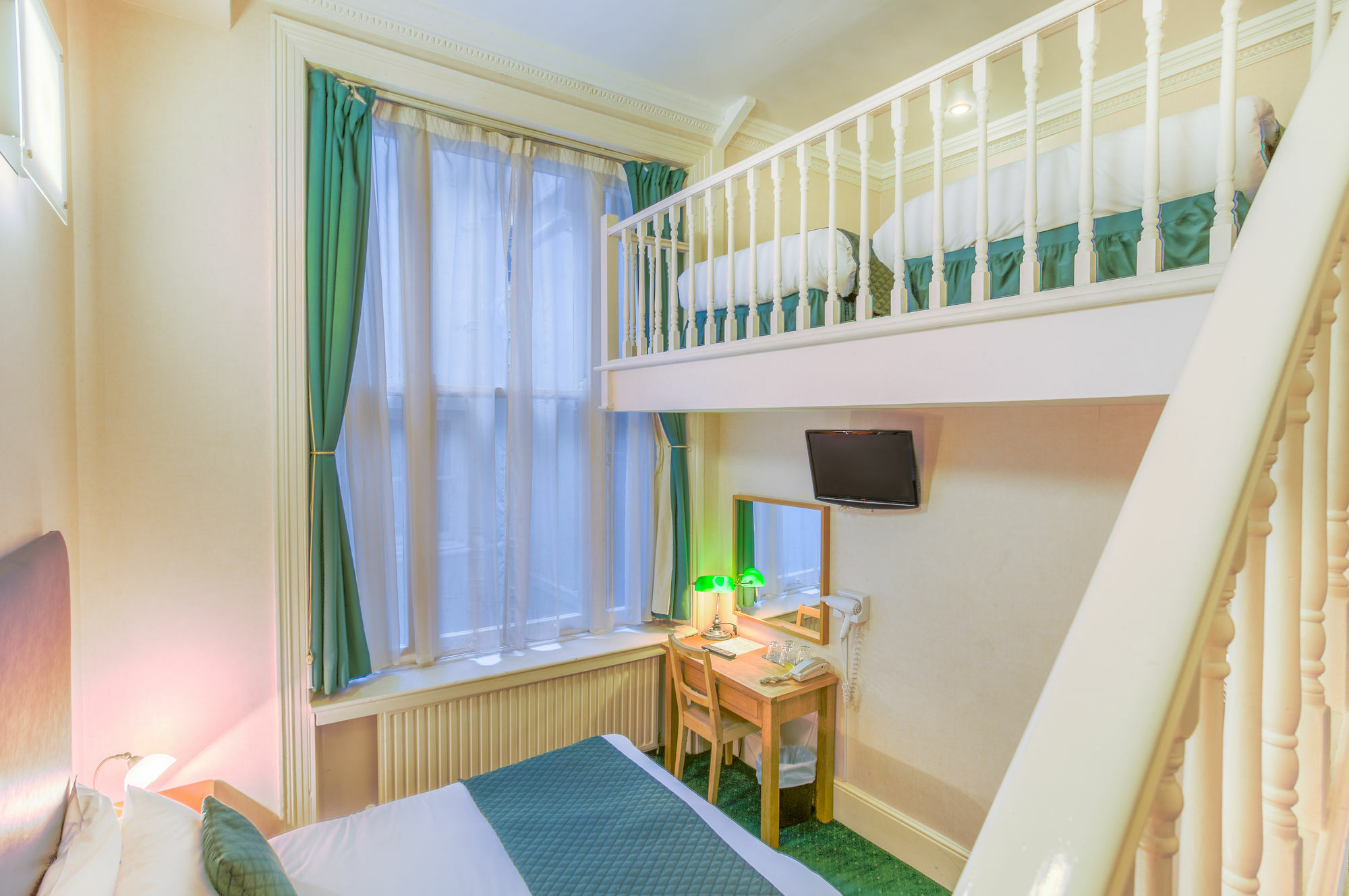 Town Hotel 3*
