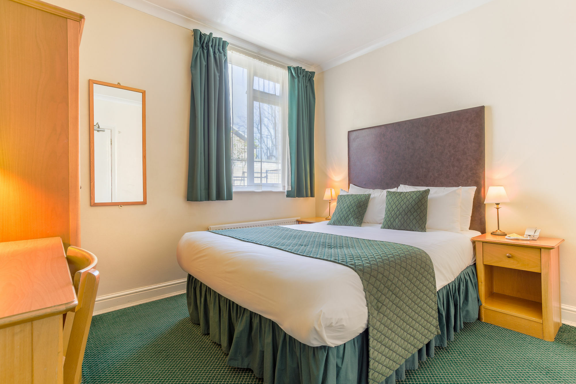 Town Hotel 3*