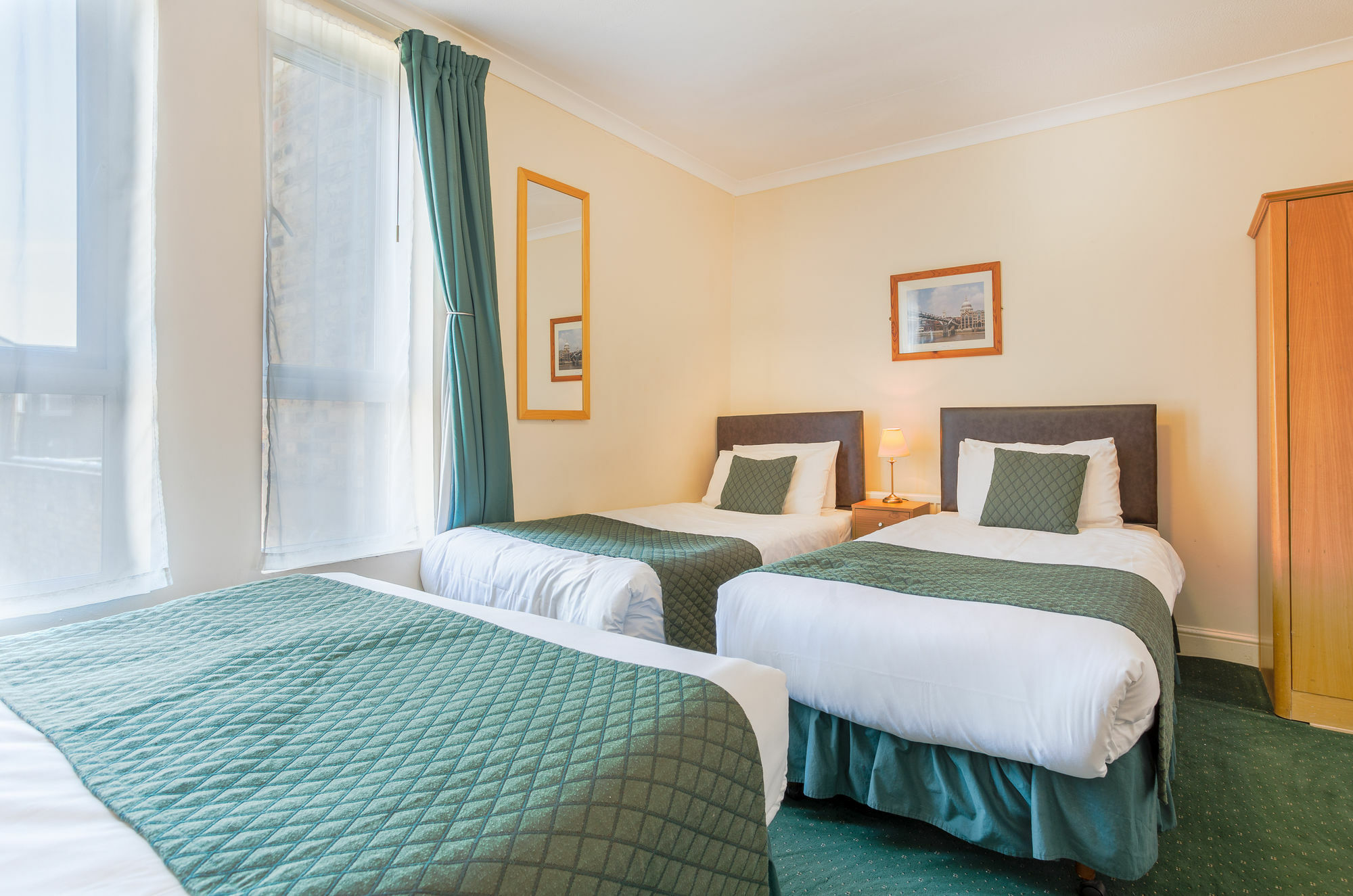 Town 3* London