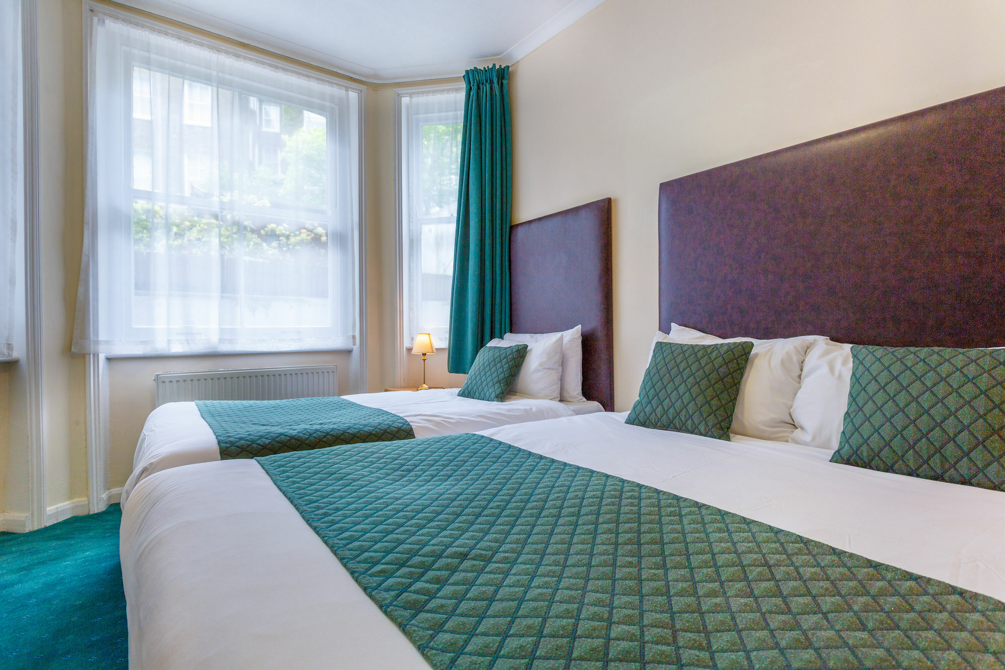 Town 3* London