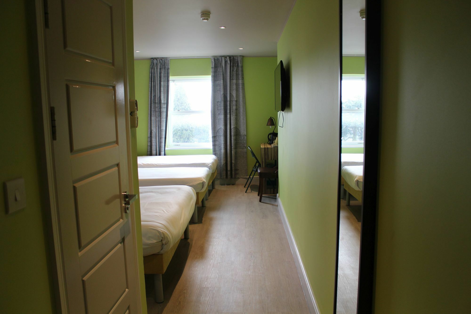 Western Queens Crystal Palace 3* London